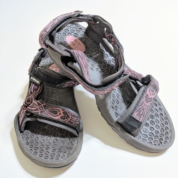 teva hiking sandals womens